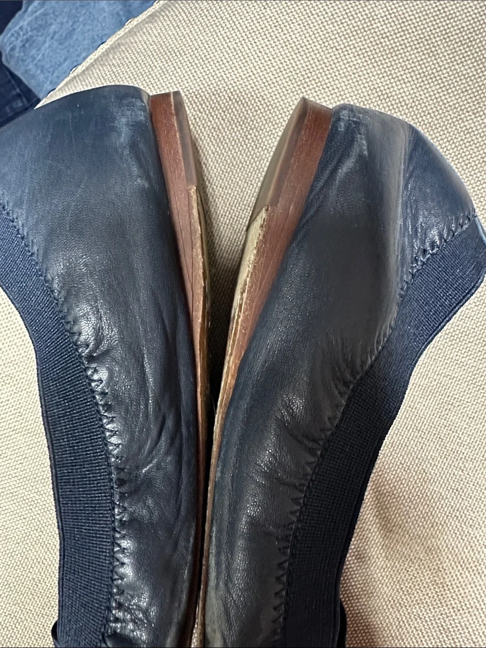 Tory Burch Navy blue Flats with Gold Logo Medallion size 6.5
